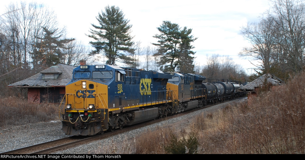 CSX 908 leads Q421 past the dilapidated Reading depot at TL's MP 50